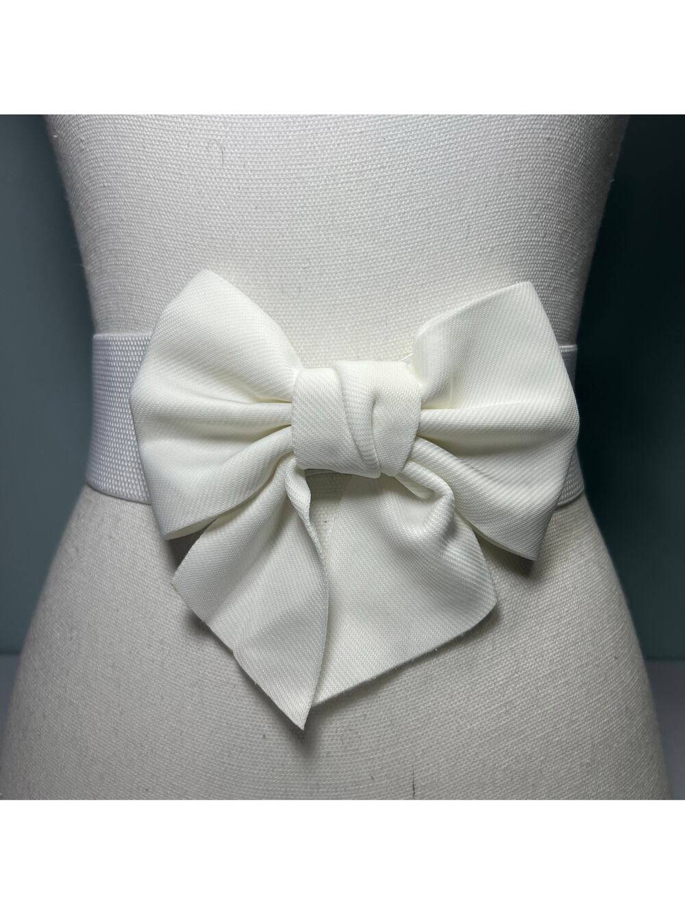 Vintage Style Size Large White Oversize Bow Wide Elastic Cinch Belt Snap Closure